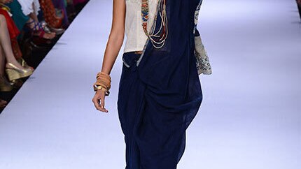 Linen sari image