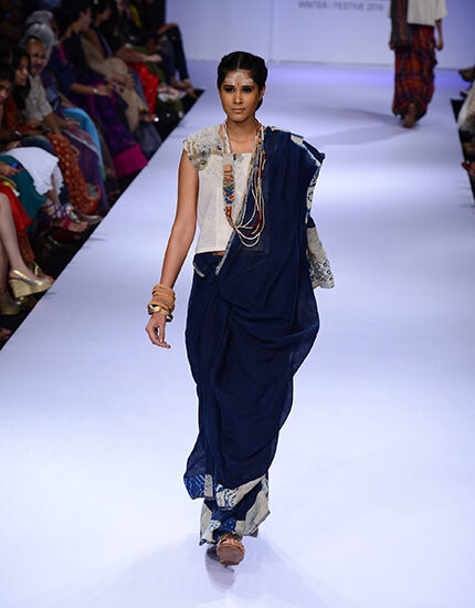 Linen sari image