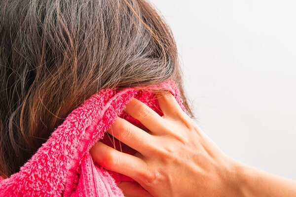 What is the best way to clean microfiber towels for hair?