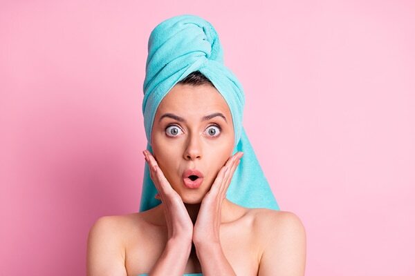 What is the best way to clean microfiber towels for hair?