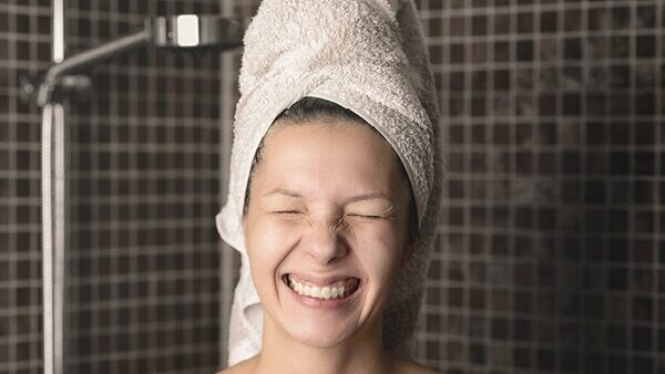 What is the best way to clean microfiber towels for hair?
