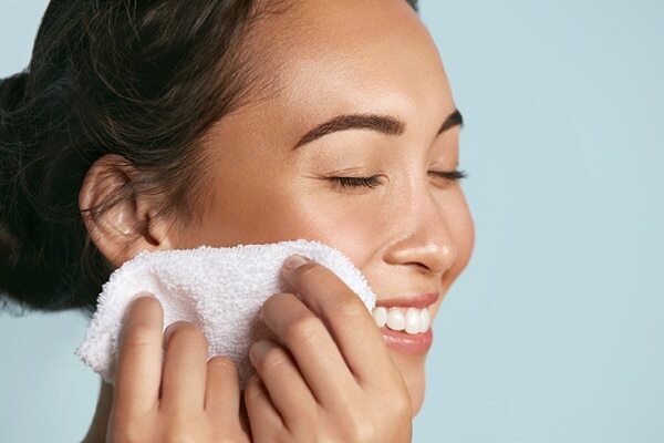 What is the best way to clean microfiber towels for hair?