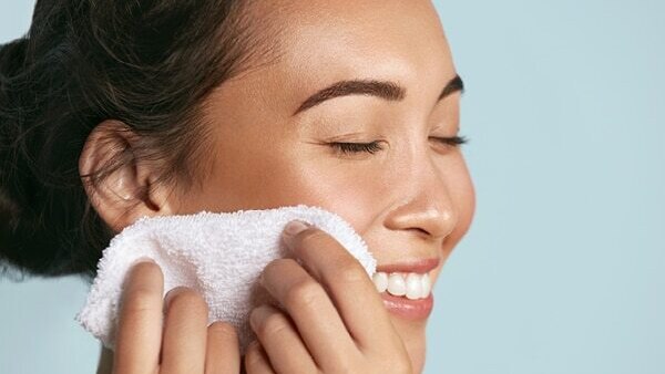 What is the best way to clean microfiber towels for hair?