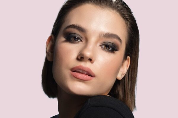 Master The Boss Lady Look: Essential Tips For Commanding Makeup