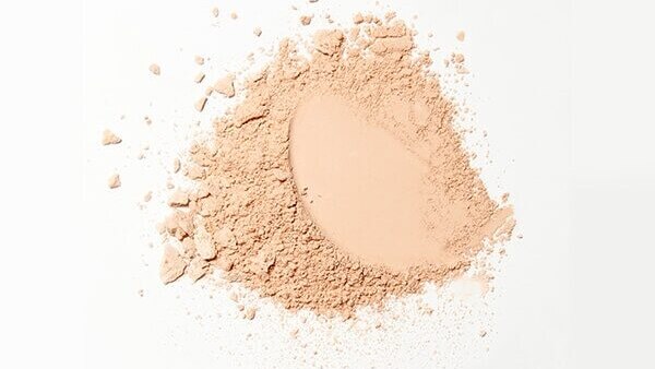 Full coverage liquid foundation