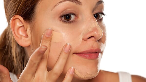 Full coverage liquid foundation