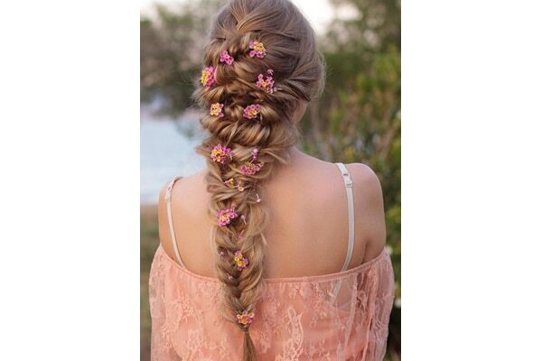 Inverted fishtail braid