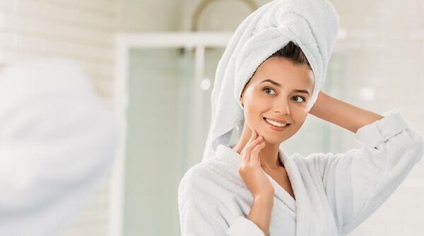 Explained: What Is Hot Turban Therapy And How It Benefits The Tresses