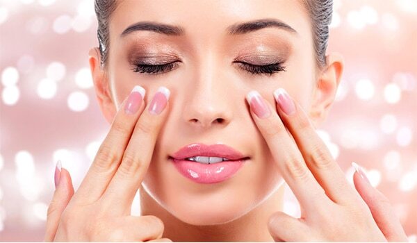 30 Seconds Massage Technique To Get Rid Of Dark Circles