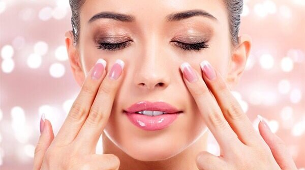 30 Seconds Massage Technique To Get Rid Of Dark Circles