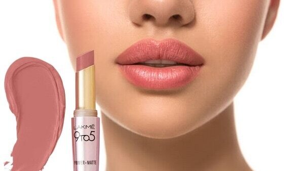 classic makeup looks woman lipstick