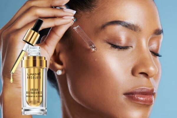 how to use face serum woman lakme vit c