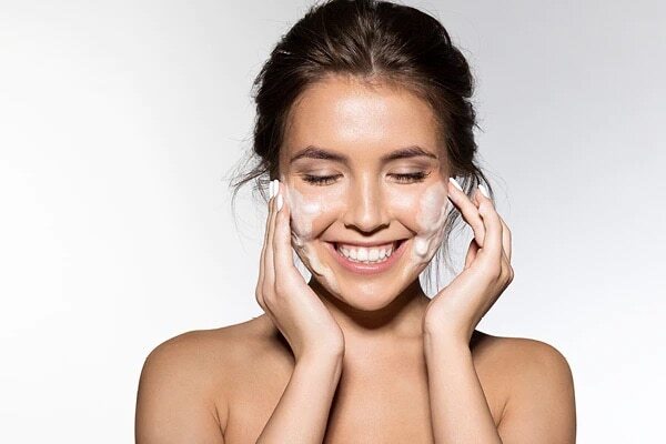 how to use face serum woman lakme vit c