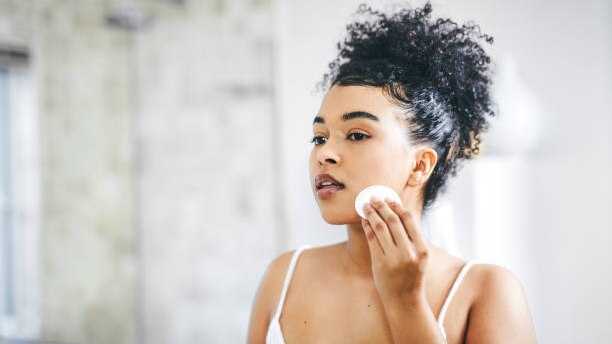 how to use face serum woman lakme vit c