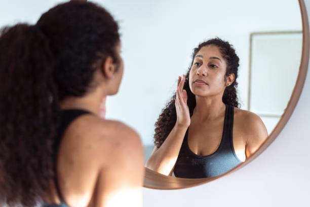 how to apply sunscreen on face woman