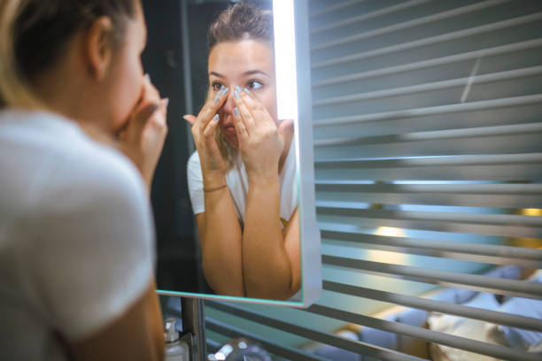 how to apply sunscreen on face woman