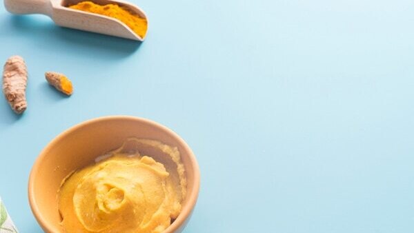 Turmeric lip mask