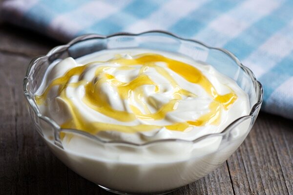 Yogurt and honey for shiny hair
