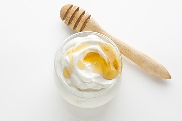 Yogurt and honey for shiny hair