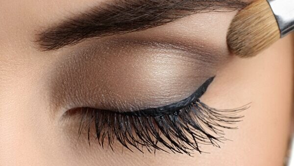 Makeup for big eyes tips 8: Lashes