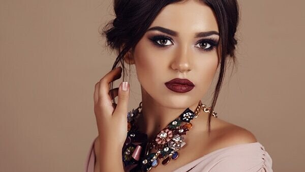 Makeup for big eyes tips 8: Lashes
