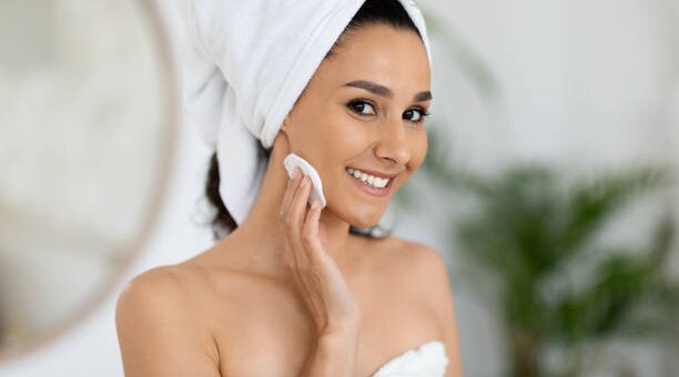 How To Apply Toner According To Your Skin Type: Top Tips