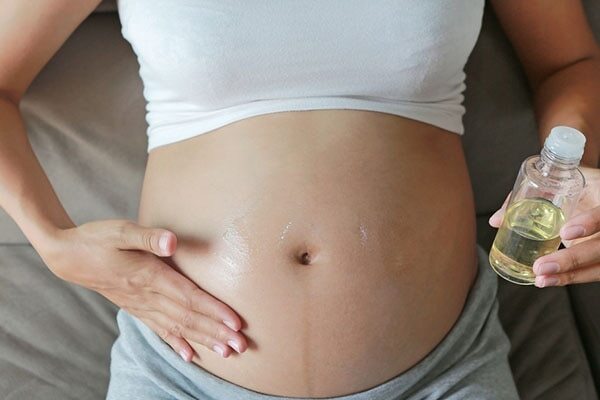 Lightens your stretch marks