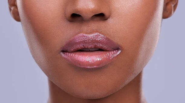 Difference Between Lipstick, Lip Gloss And Lip Tint