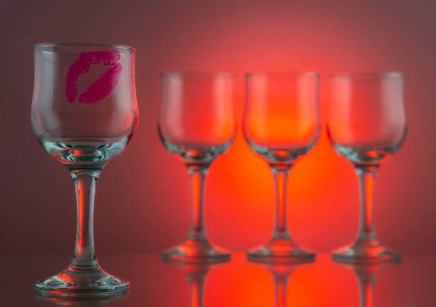 Difference Between Lipstick, Lip Gloss and Lip Tint woman smudge
