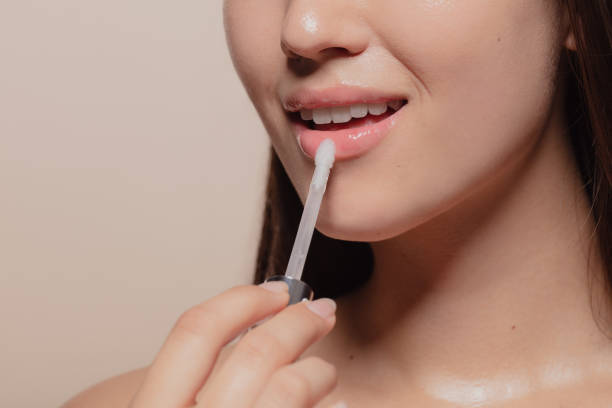 Difference Between Lipstick, Lip Gloss and Lip Tint woman smudge