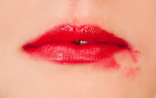 Difference Between Lipstick, Lip Gloss and Lip Tint woman smudge