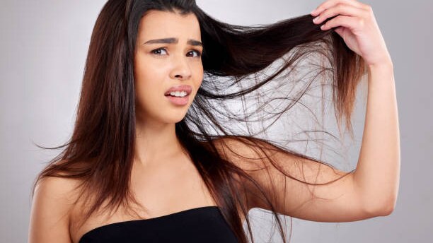 Oily Hair Causes & How to Control It