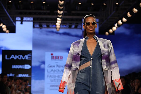 Fashion Week virgin Primary tabs