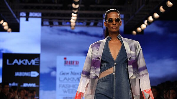 Fashion Week virgin Primary tabs