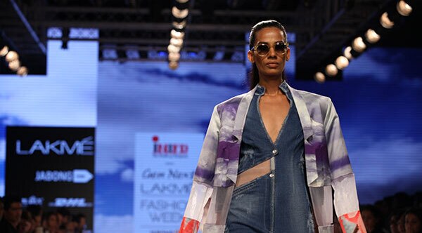 Fashion Week virgin Primary tabs