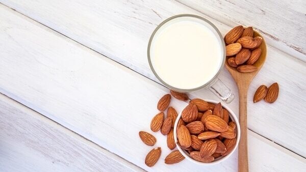 Almond and milk mask: