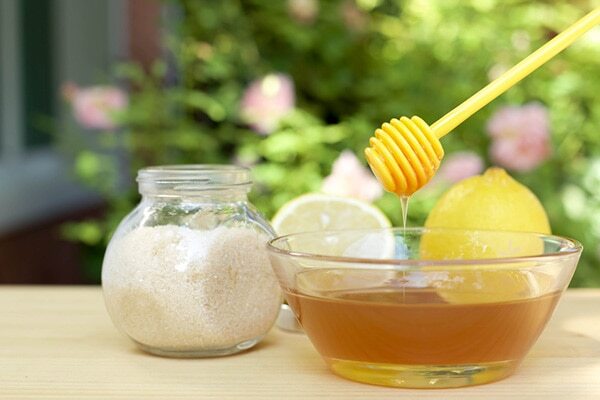 Sugar and lemon face mask