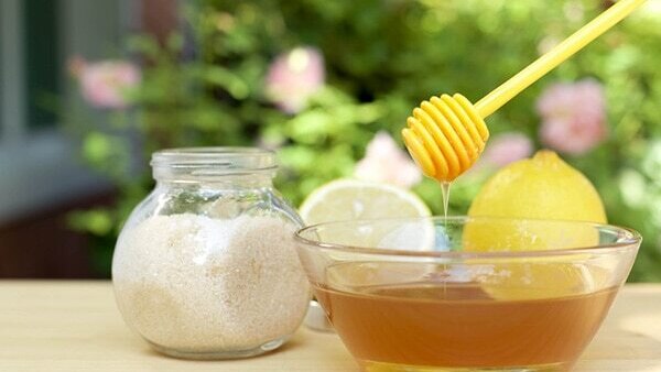 Sugar and lemon face mask