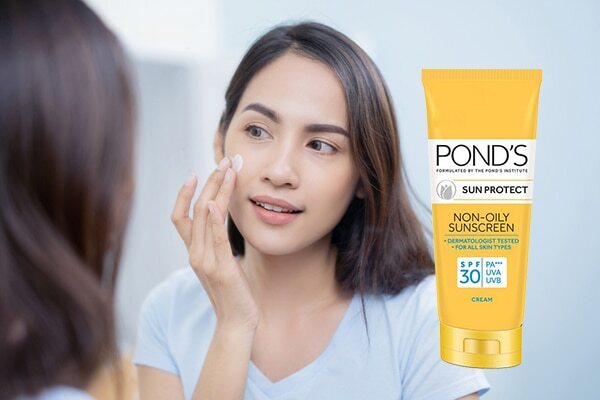 9 PM to 11 PM – Night cream and eye cream - Skincare products