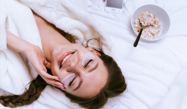 3 Ways To Include Oatmeal In Your Skincare Routine