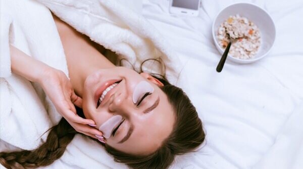 3 Ways To Include Oatmeal In Your Skincare Routine