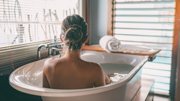 3. Take an oatmeal bath