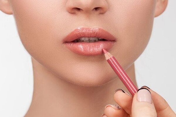 #6 Apply Foundation To Your Neck As Well
