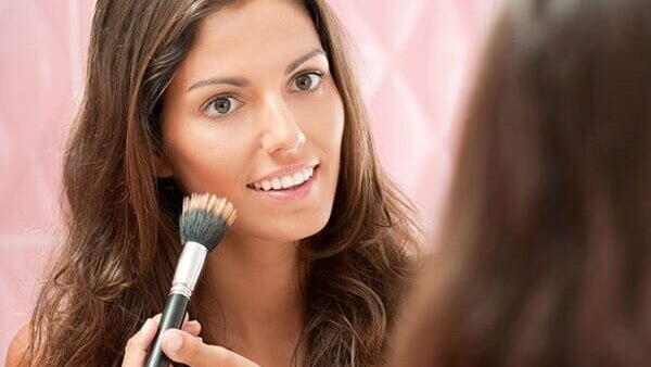 #6 Apply Foundation To Your Neck As Well