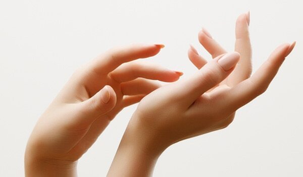 5 Simple Ways To Make Your Hands Look Younger