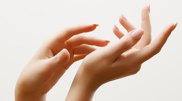 5 Simple Ways To Make Your Hands Look Younger