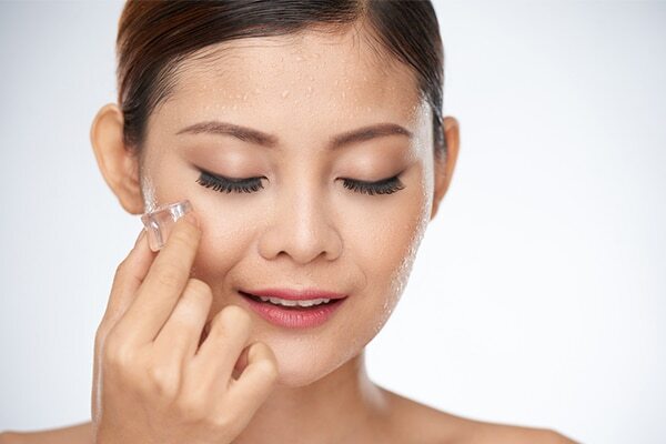 Precautions to take while icing your face