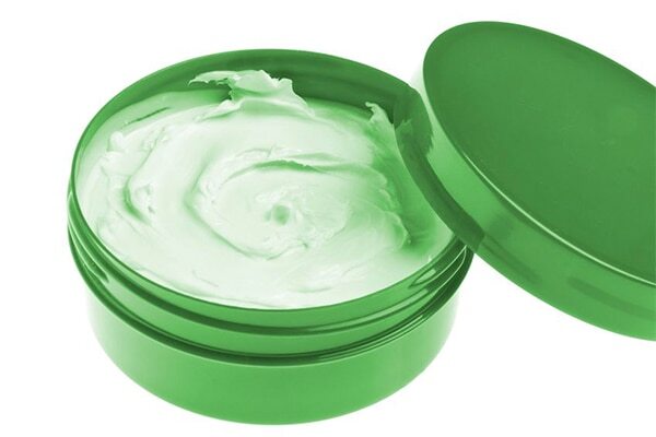 How to avoid artificial dyes in your skincare routine
