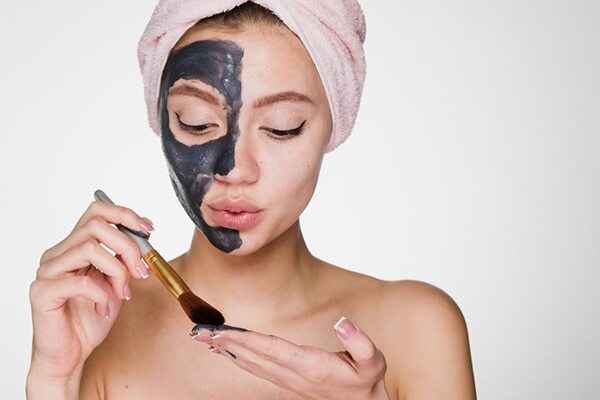 How to avoid artificial dyes in your skincare routine