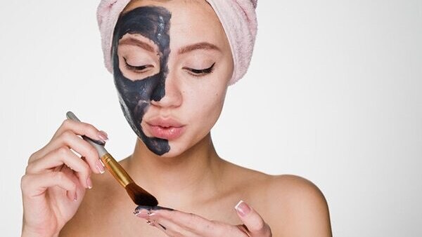 How to avoid artificial dyes in your skincare routine